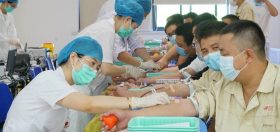 人生就是搏化纤组织职工无偿献血——用爱心为性命加油